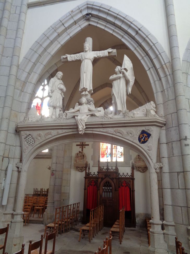Quimper Ch Saint Mathieu inside beam of glory Christ on Cross feb23