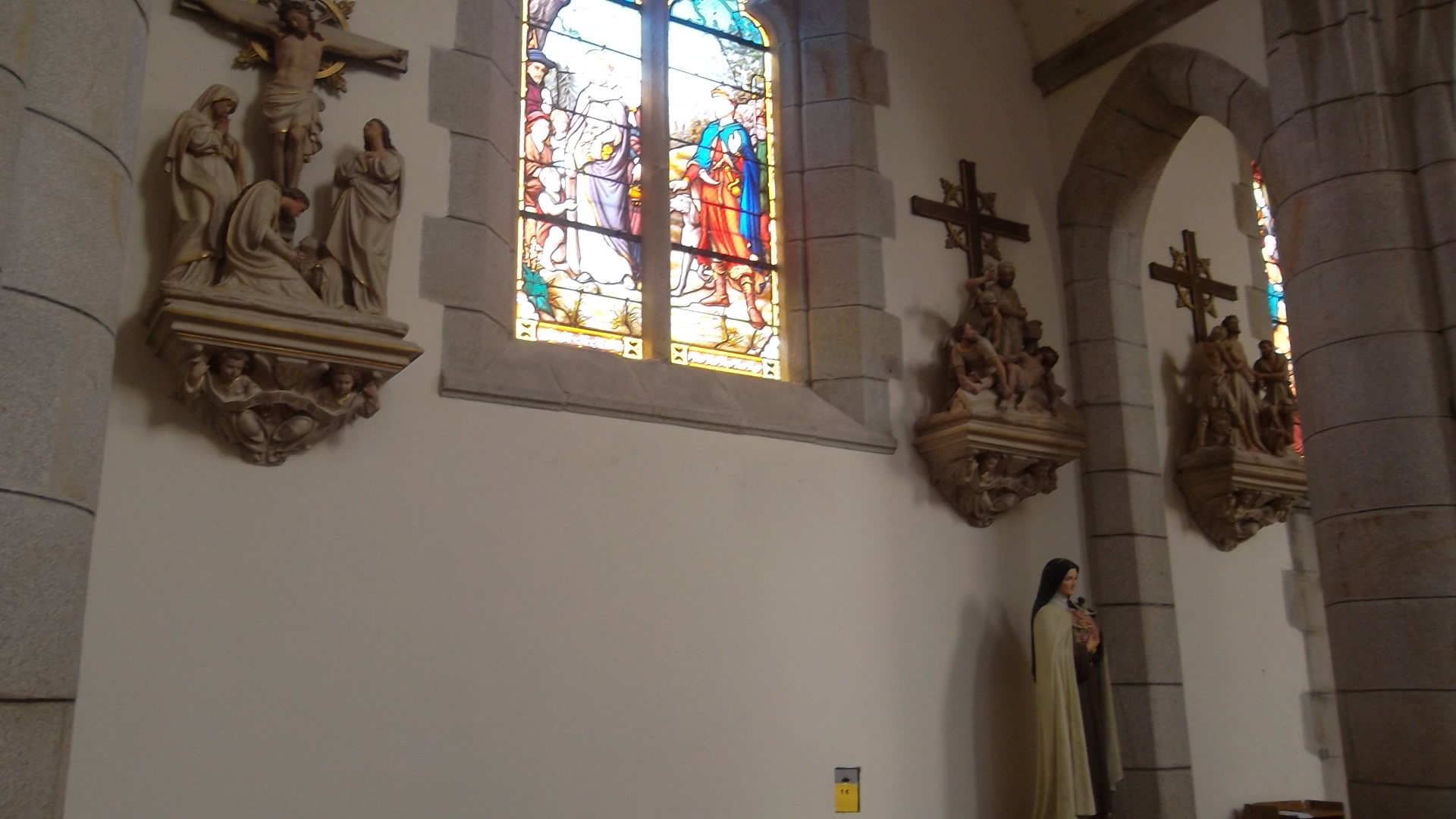 quimper ch st mathieu christs on wall feb13