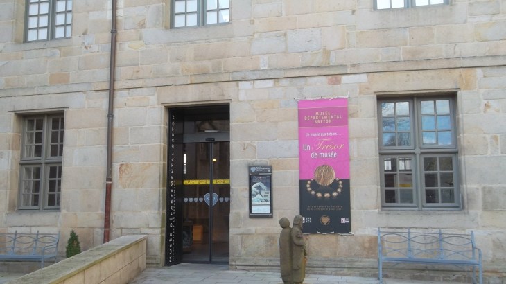 quimper musee dept breton courtyard main ent feb13