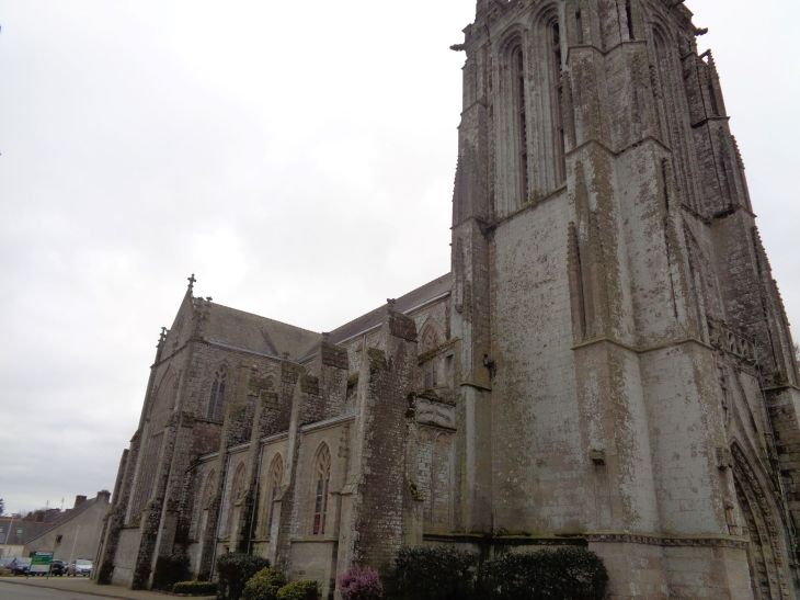 Carhaix ch Saint Pierre side left mar23