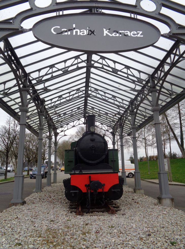 Carhaix gare breton reseau old train front mar23