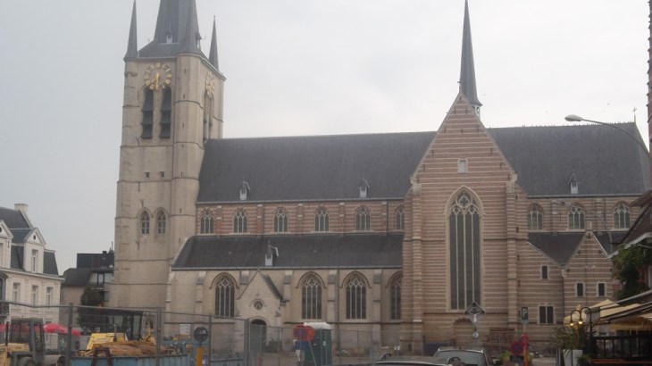 geel-cathedral-at-market-square-belgium-aug11