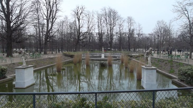 paris-jardin-des-tuilereis-bassin-rond-mar13