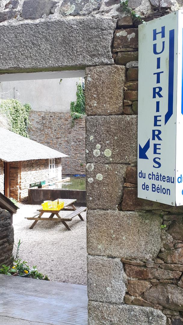 riec-sur-belon-chateau-de-belon-entrance-apr19