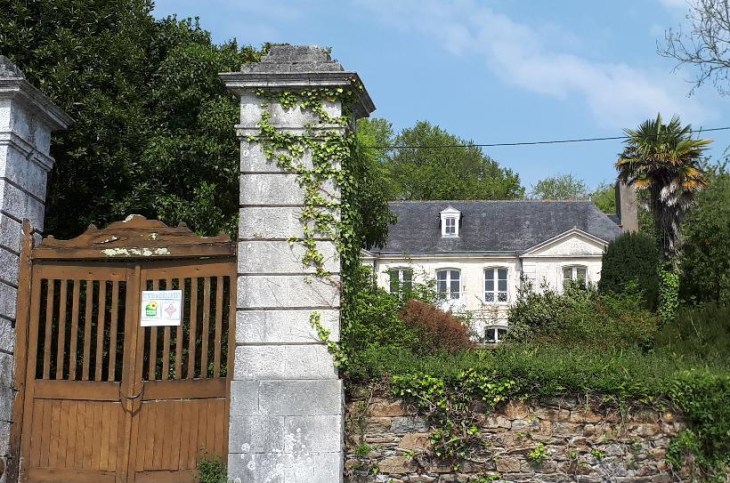 riec-sur-belon-chateau-de-belon-front-apr19