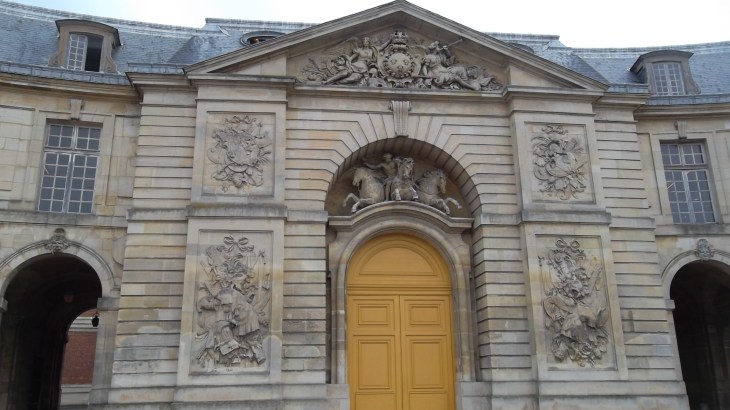 versailles-petite-ecuries-front-door-mar13