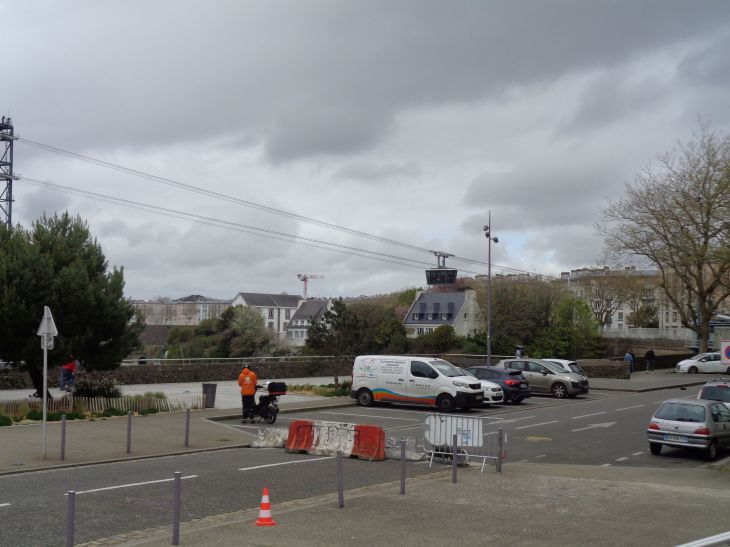 Brest cable car passing apr23