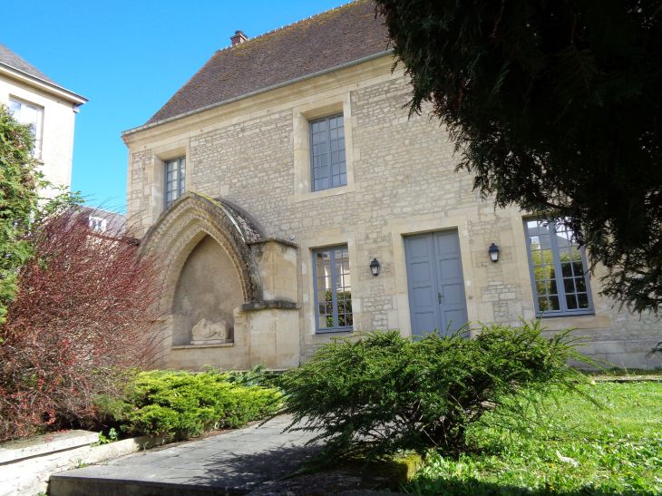 Caen former museum antiquaries front of hotel dieu rue de bras front apr23