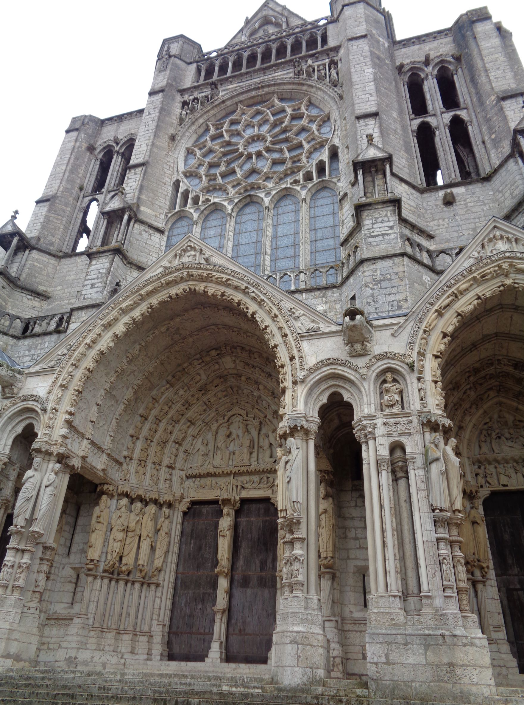 Chartres Cat ND portail nord rosary out sep21