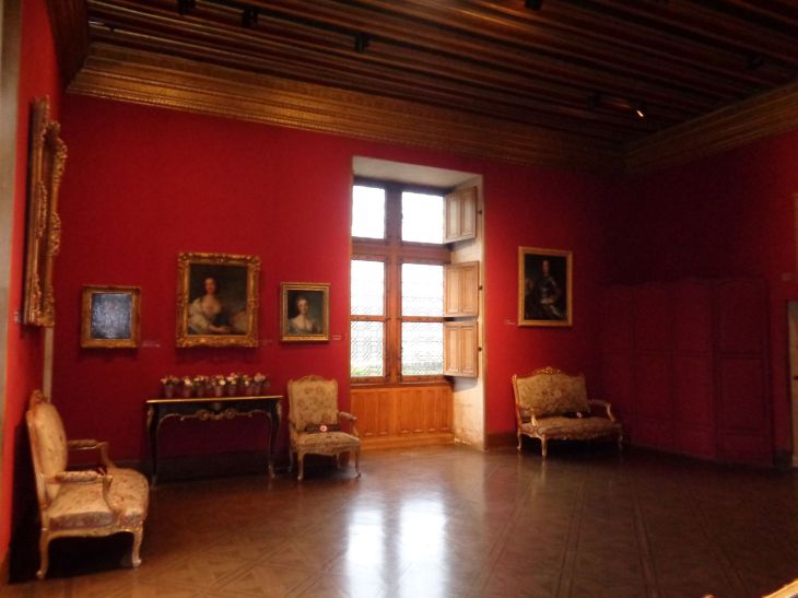 Chenonceau castle bedroom five queens salon jan22