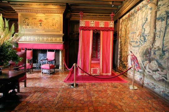 Chenonceau chateau bedroom of Cesar de Vendome jun08
