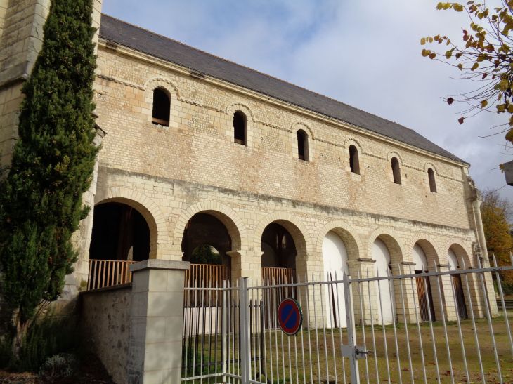 chinon-coll-st-mexme-or-maxime-cloister-side-nov21
