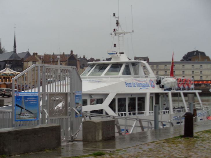 Honfleur boat ville de Honfleur apr23
