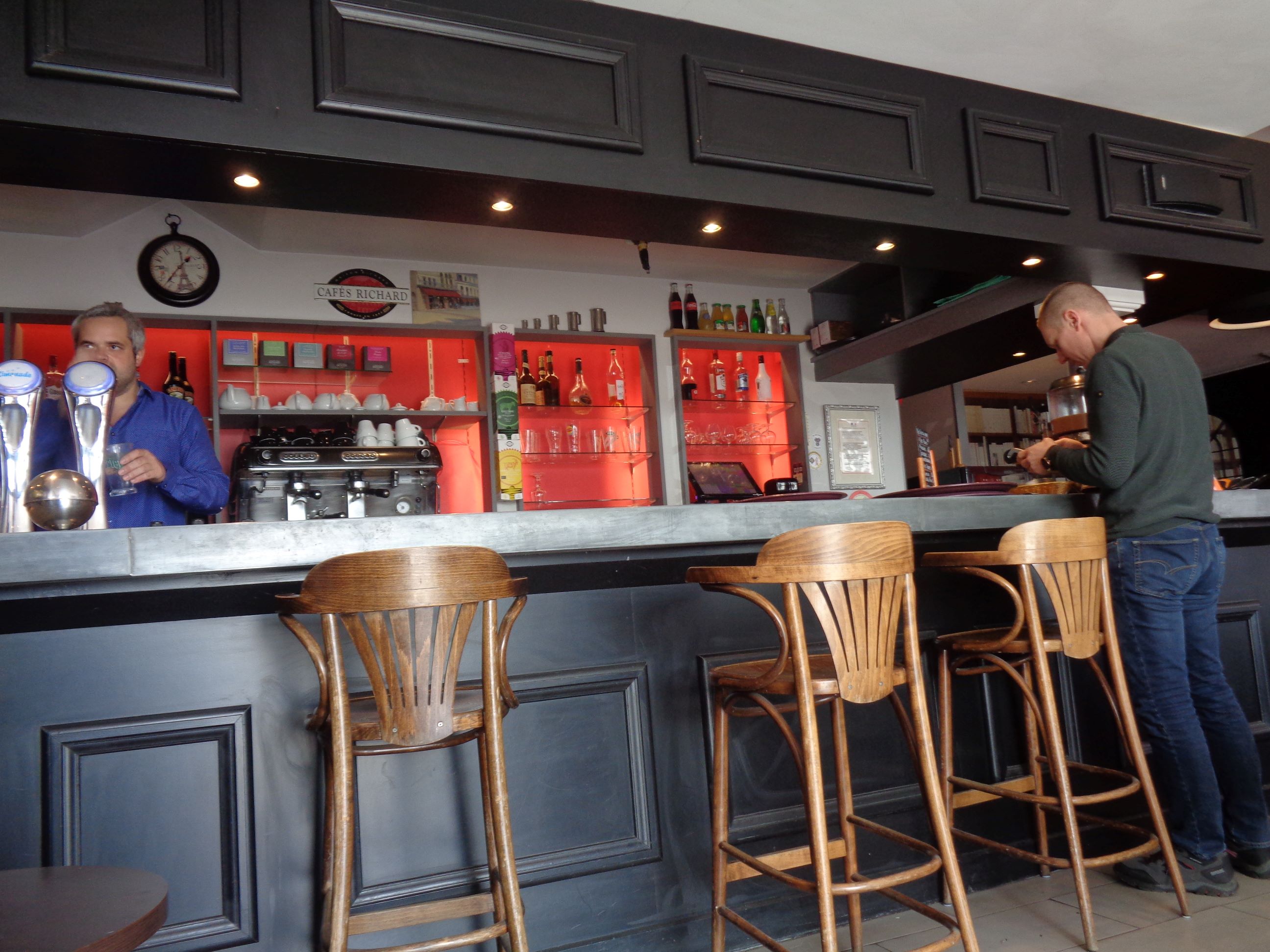 Honfleur cafe de paris counters apr23