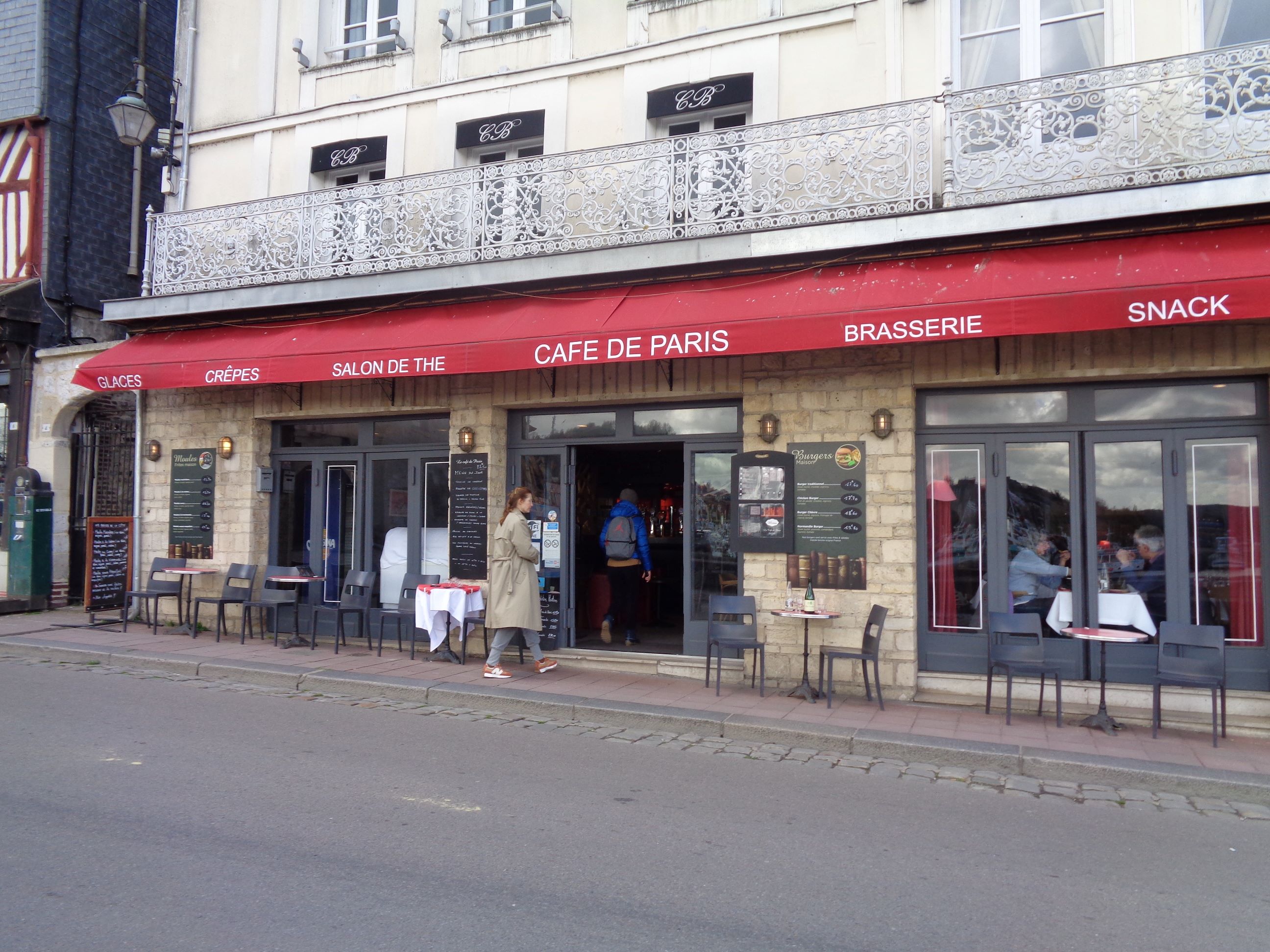 Honfleur cafe de paris front closeup apr23