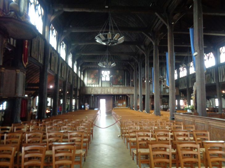 Honfleur ch Saint Catherine altar to nave apr23
