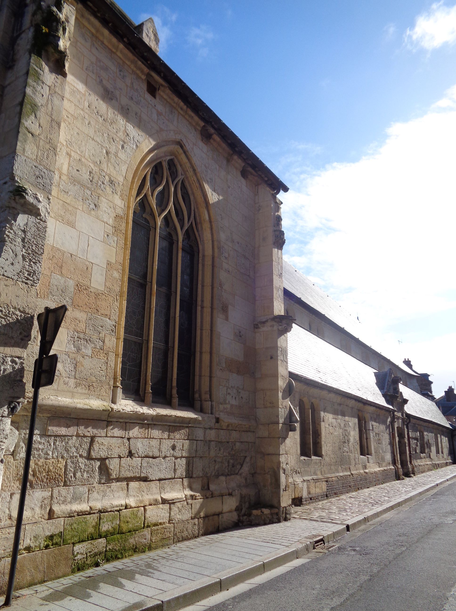 Honfleur ch Saint Leonard side back apr23