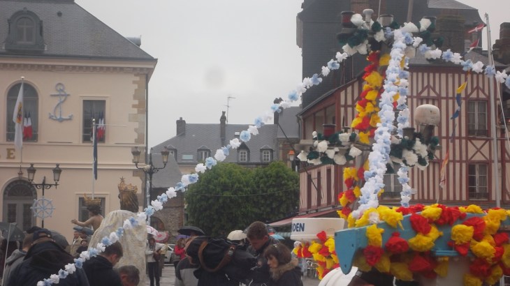 honfleur-fete-des-marins-virgen-in-sts-my13