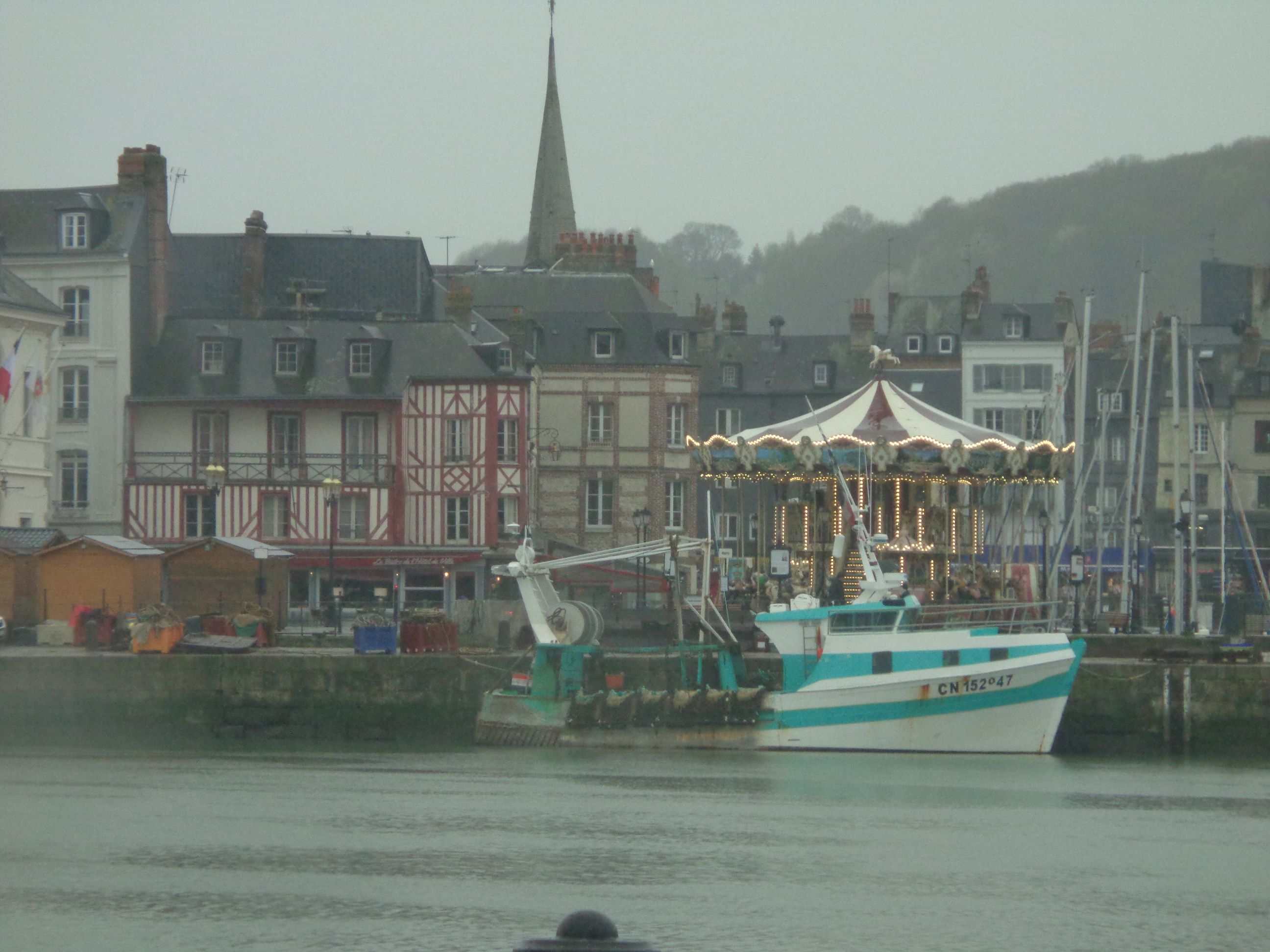 Honfleur harbor carrousel to vieux port apr23