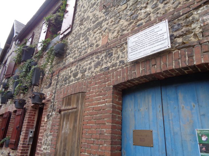 Honfleur mus petit musee d'Alphonse Allais apr23