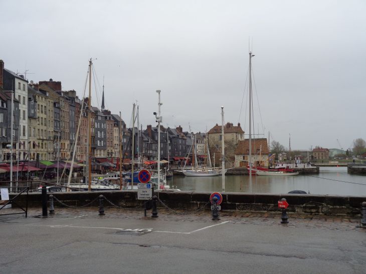 Honfleur vieux port harbor to lieutenance apr23