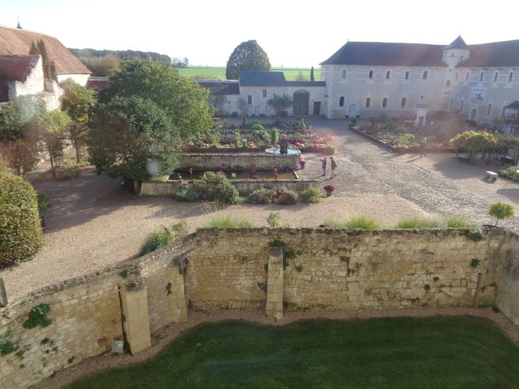 Lémeré chateau du Rivau to gardens castle entr nov22