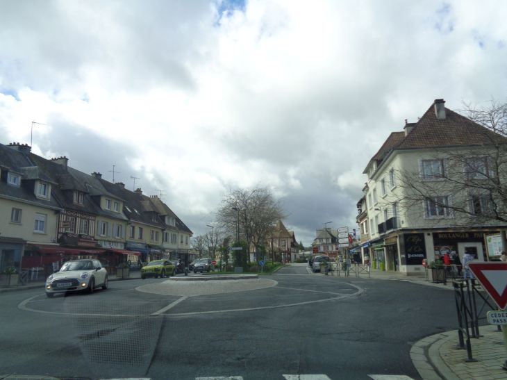 Pont l'eveque place Jean Bureau apr23