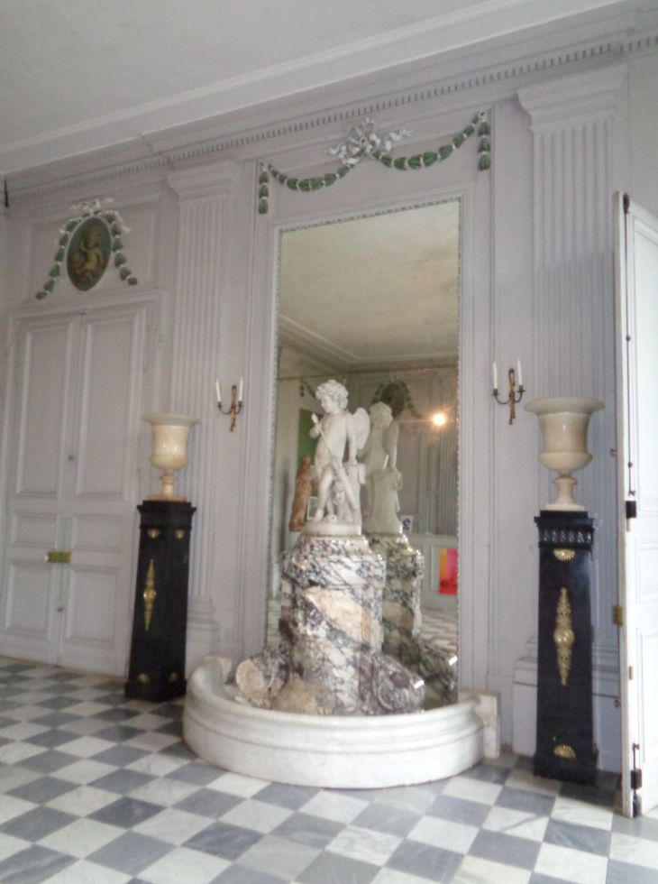 Valencay castle apollo statue reception area rdc dec21