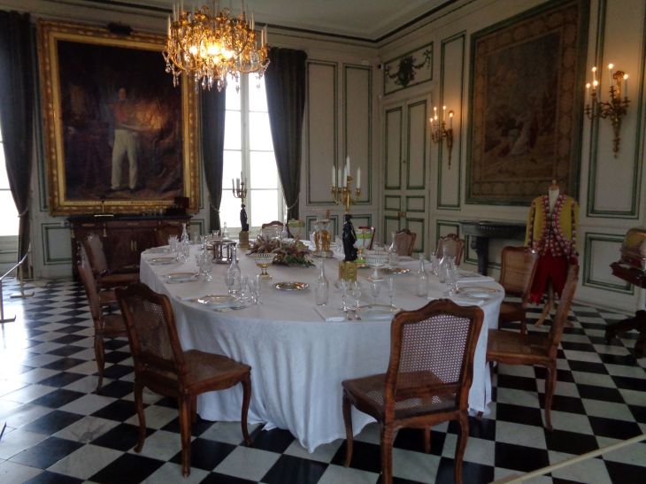 Valencay castle dining room front dec21