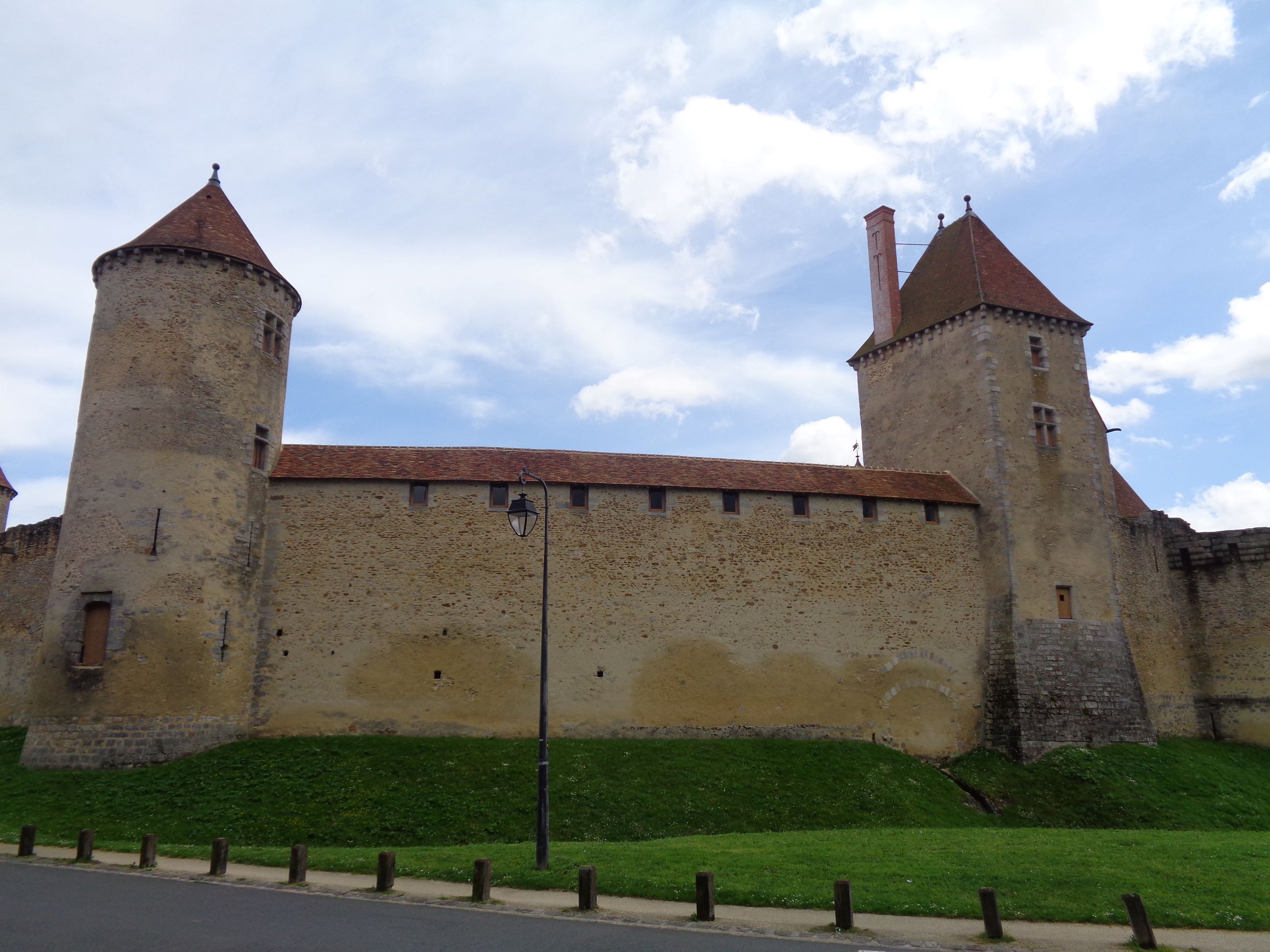 Blandy les Tours castle towers 1 may23