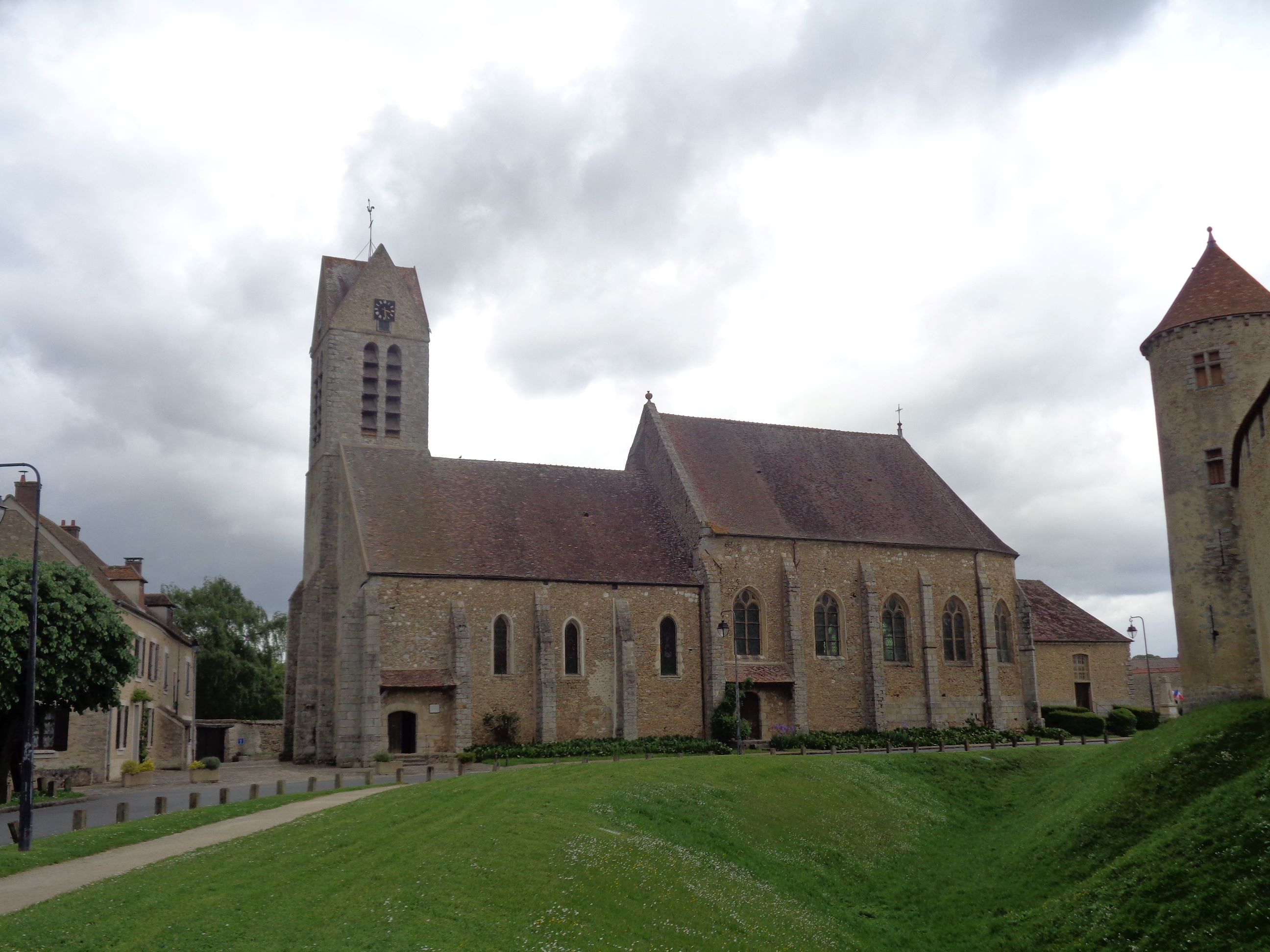 Blandy les Tours