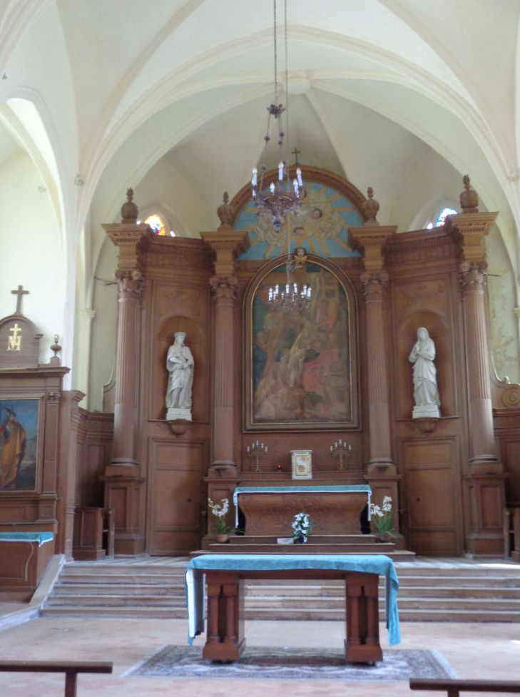 Blandy les Tours ch Saint Maurice altar may23