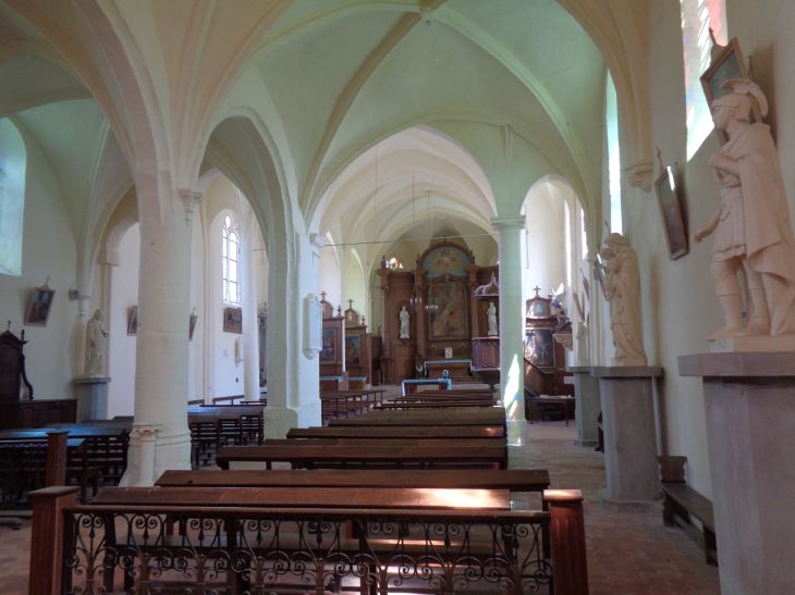 Blandy les Tours ch Saint Maurice nave to altar may23