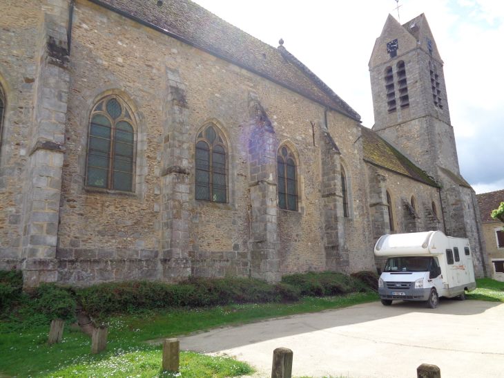 Blandy les Tours ch Saint Maurice side may23