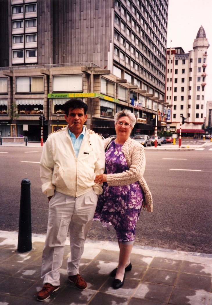 Bru rue defacqz cross ave louise le pavillon behind et my parents 1993