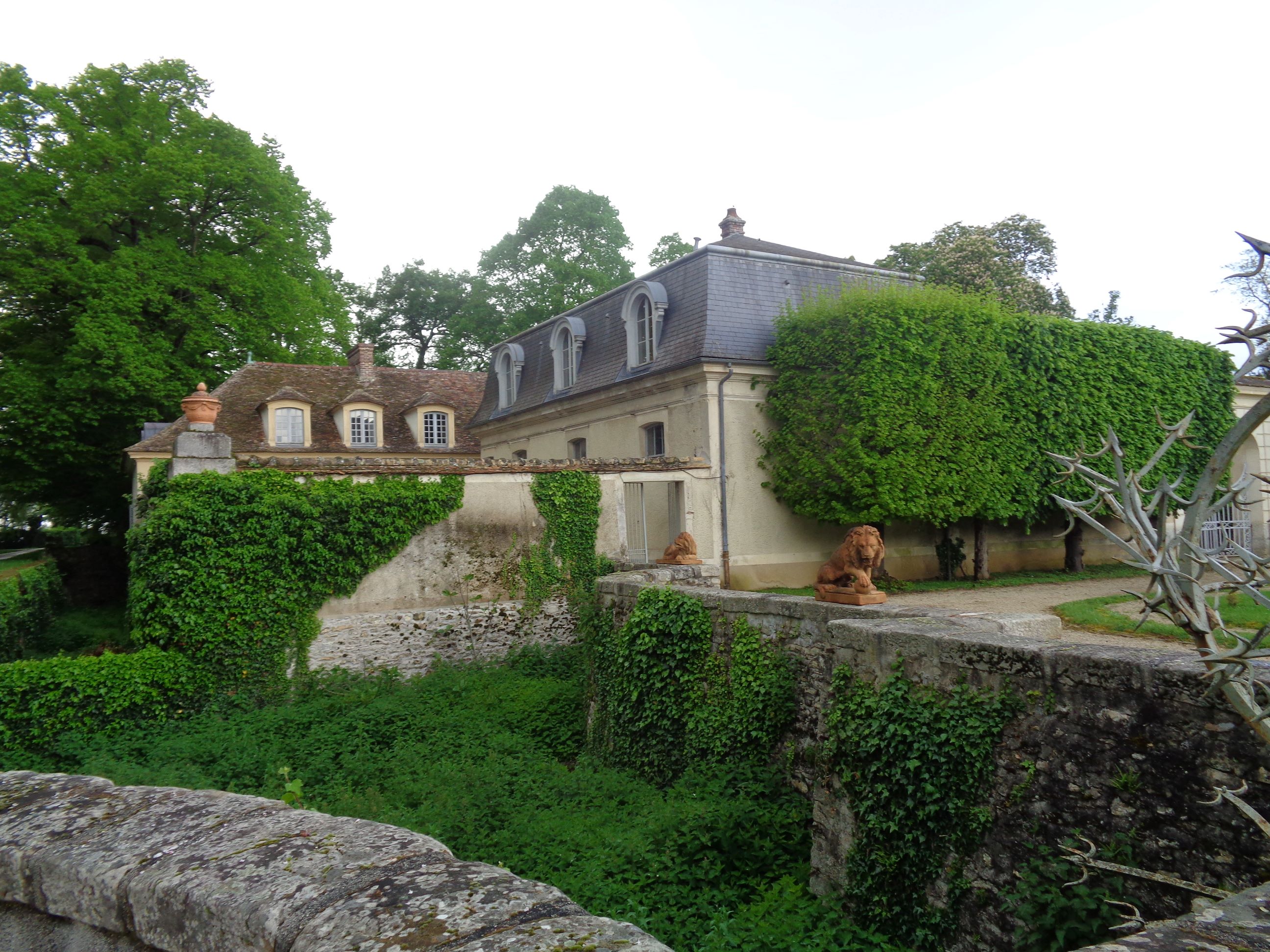 Champeaux castle of Aunoy left side front may23