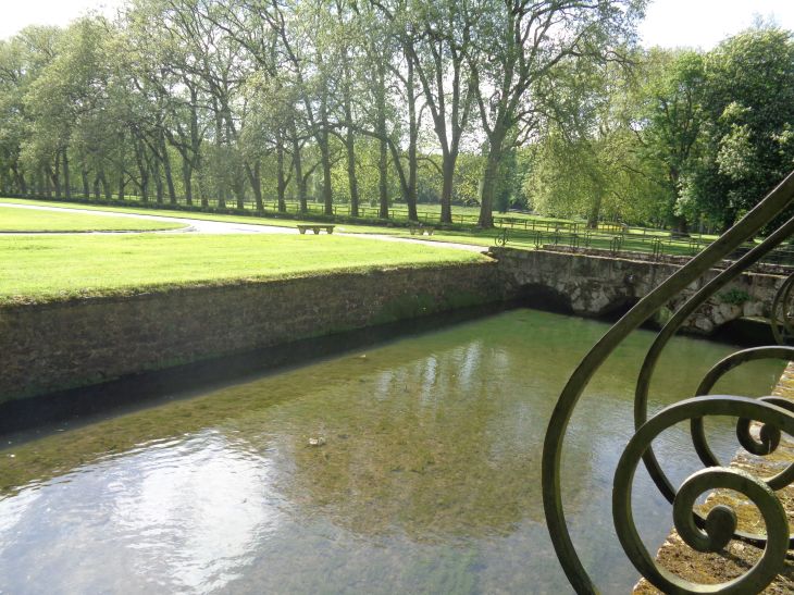 Courances chateau de Courances moat garden may23