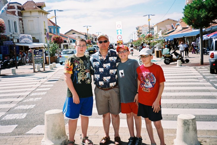 lacanau ocean Pedro and kids city center aug06