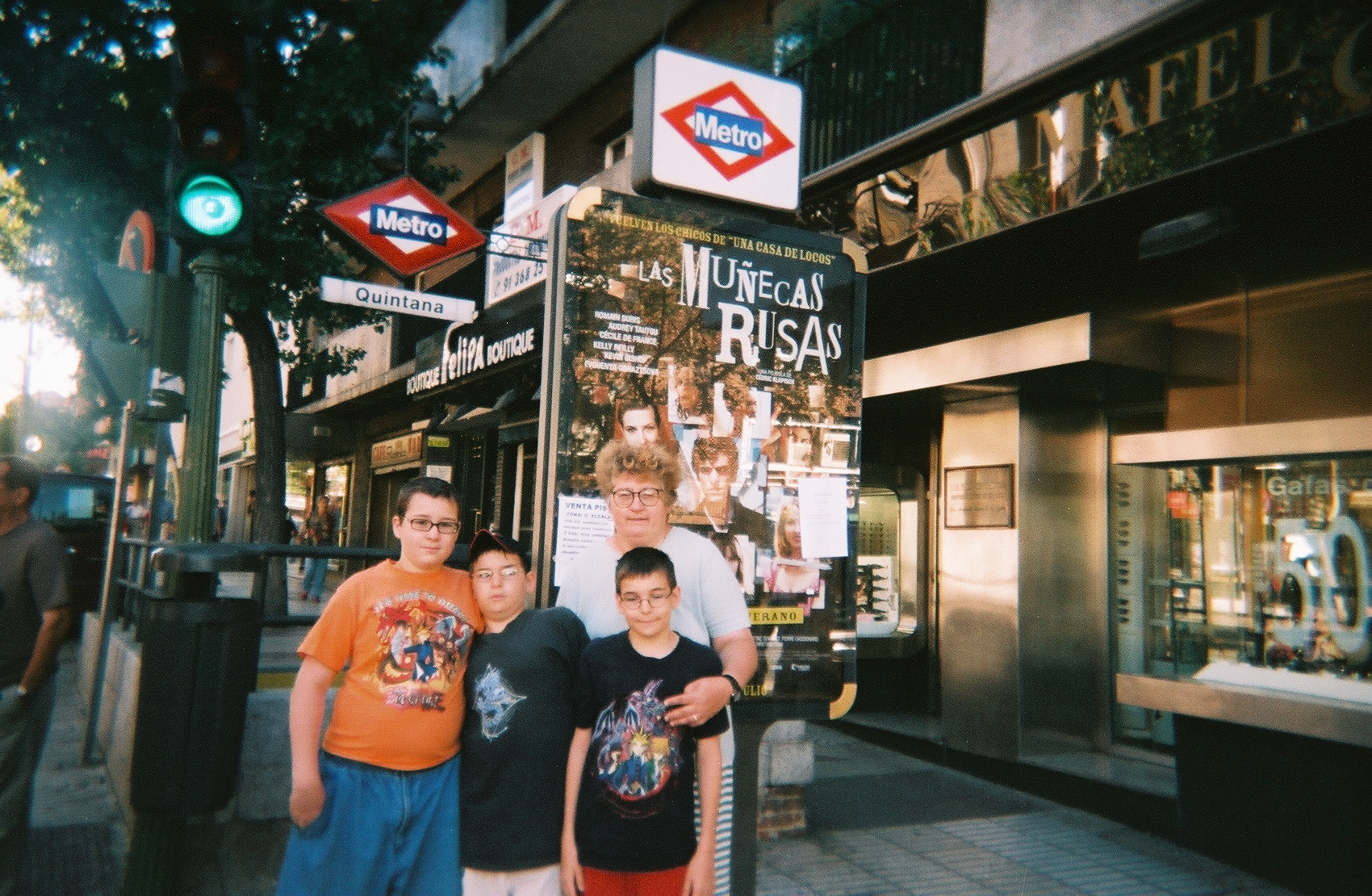 Madrid calle de alcala Quintana metro 5 apt MF et boys aug05