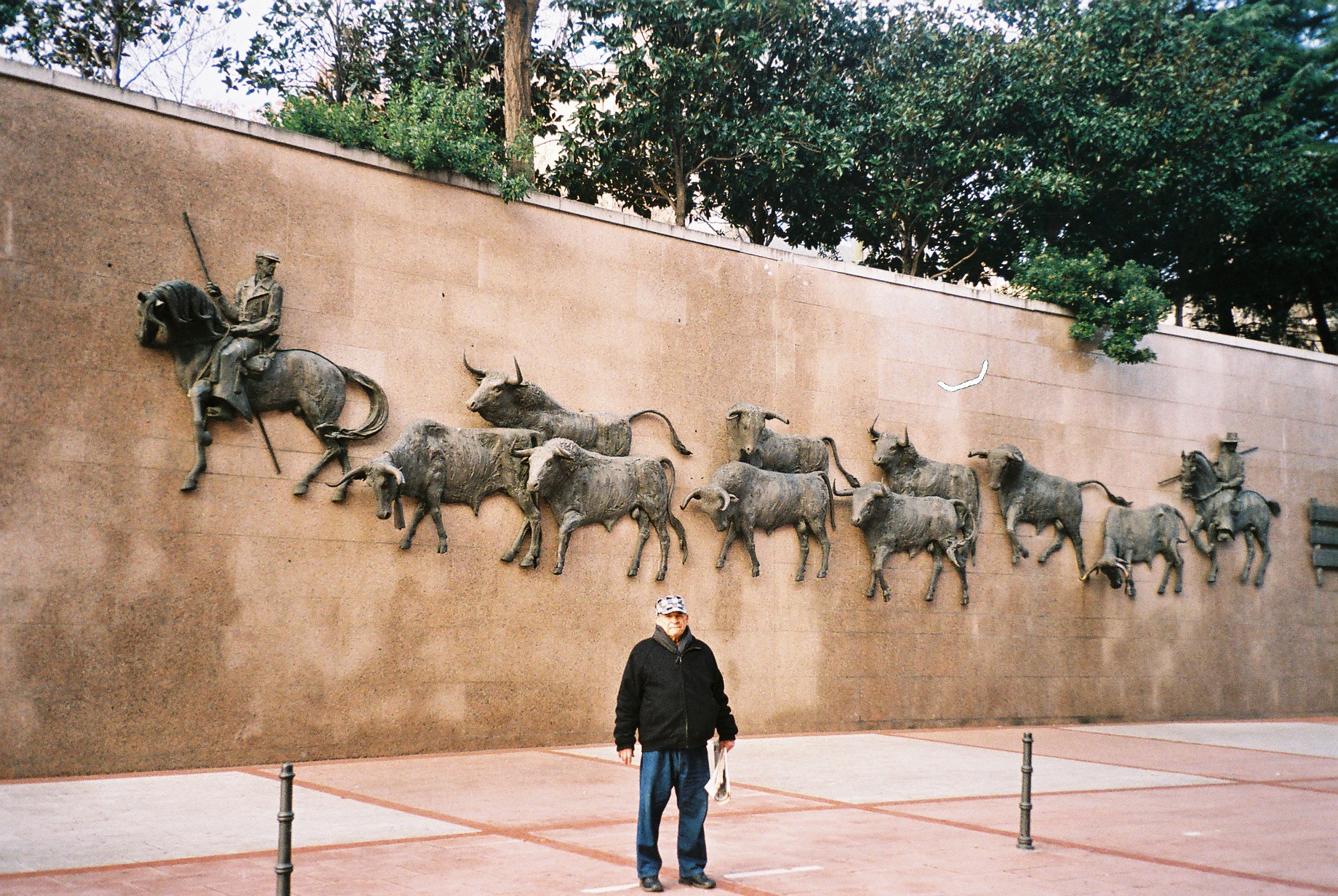 Madrid Ventas bullfight arena cow sheppards wall pipo 24jan10