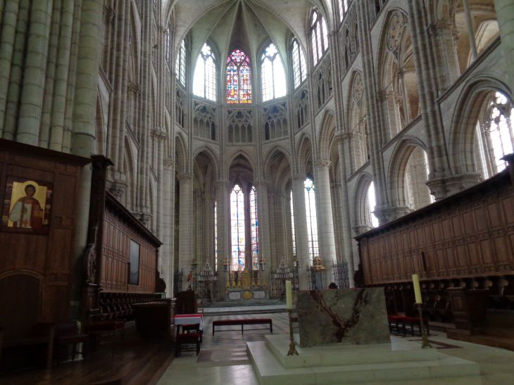 Meaux Cat St Etienne side altar may23