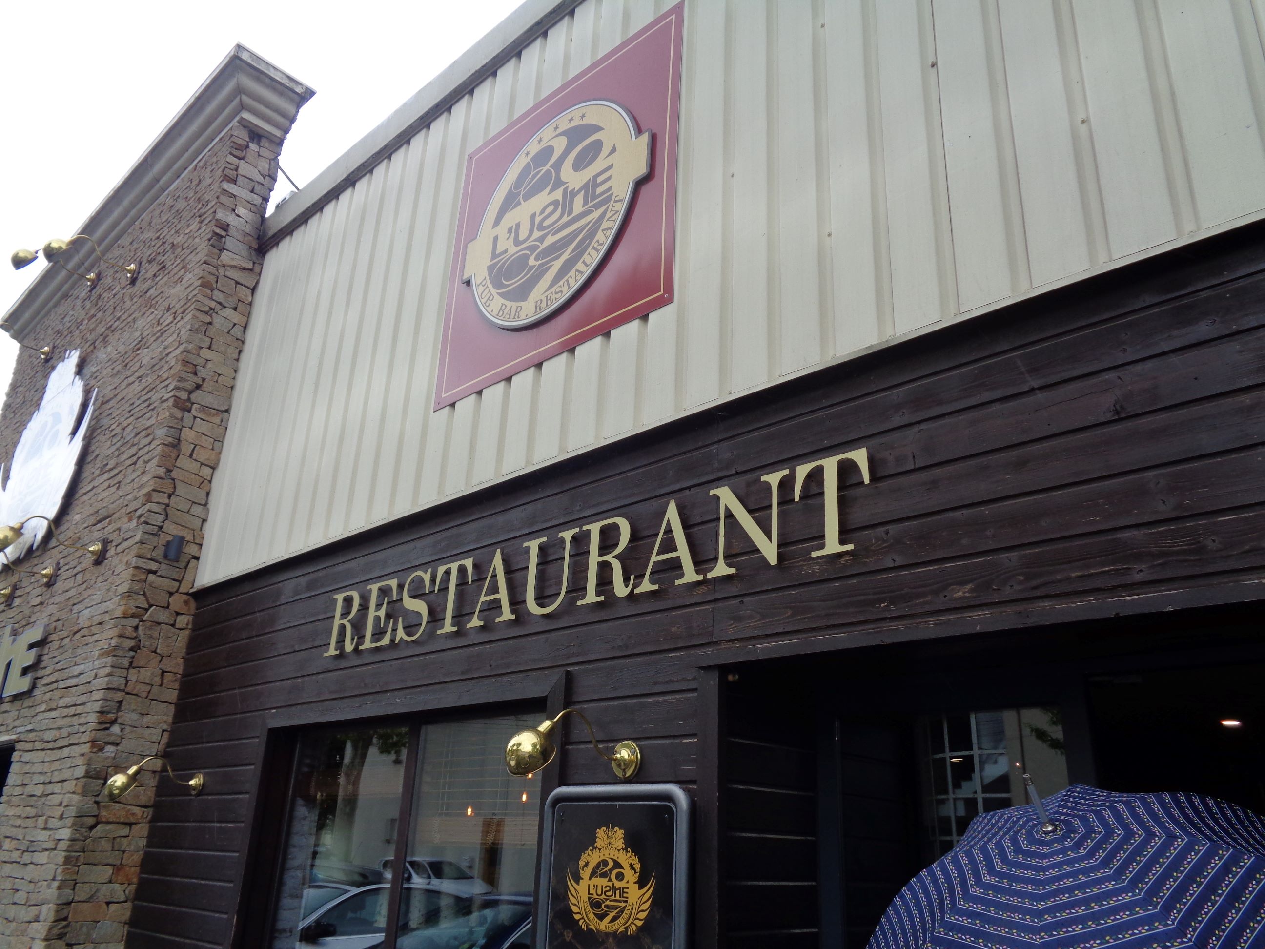 Melun L'Usine bar pub resto front may23