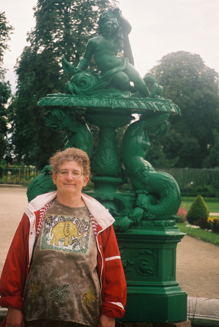 Orleans jardin des Plantes MF fountina by the Serre aug07