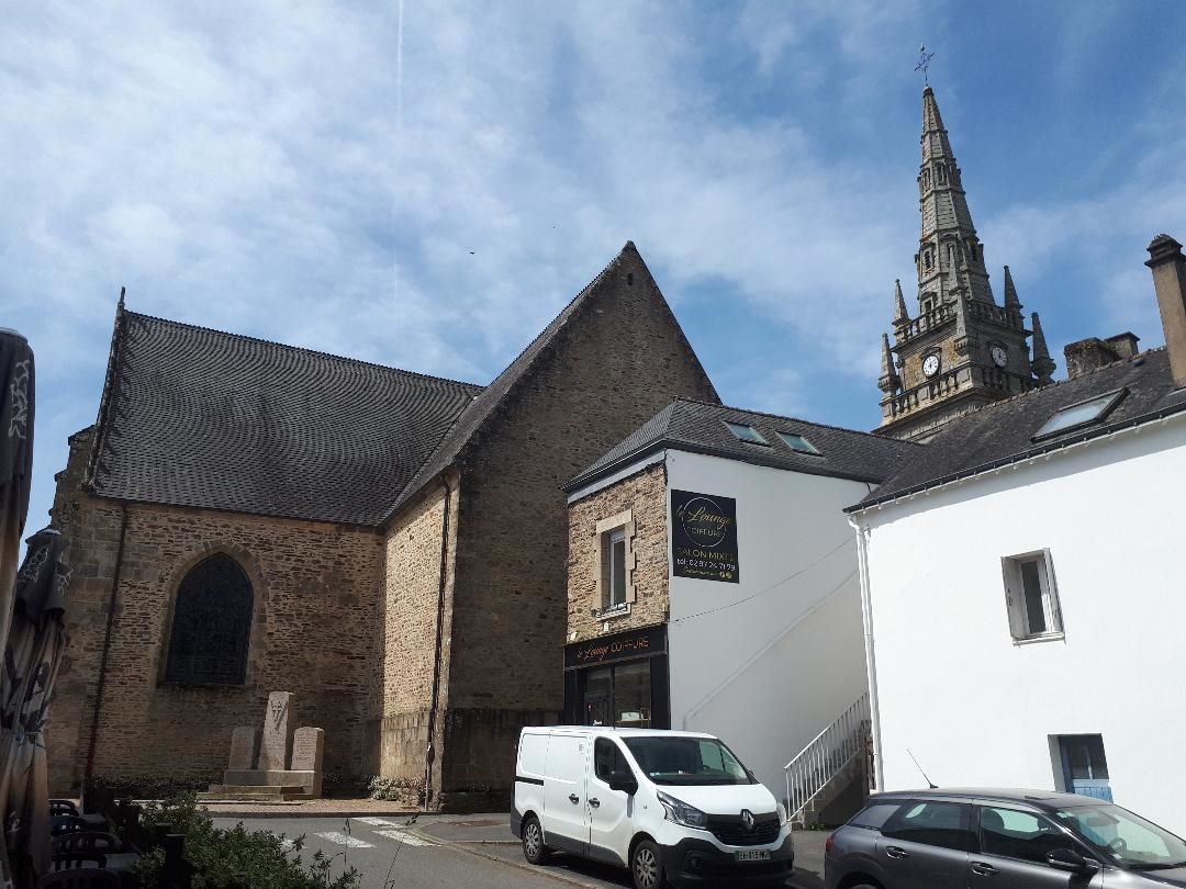 Pluvigner La Barcarella resto out to back of ch St Guigner may23