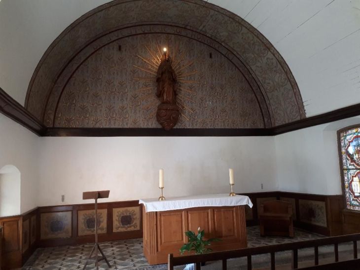 Sainte Anne d'Auray Yves house altar may23
