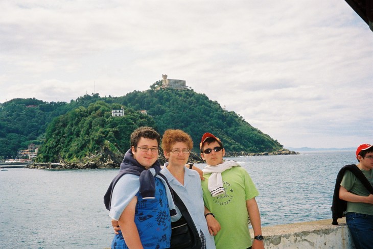 san sebastian playa Ondarreta MF et boys back monte igueldo aug08