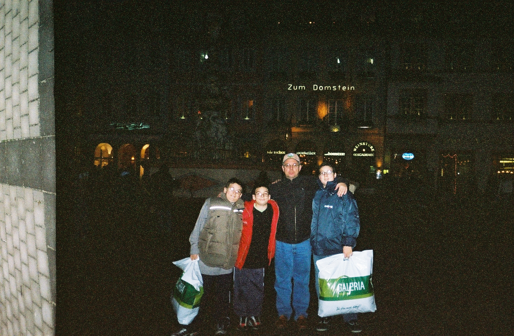 trier hauptmakrt gal shop boys and Pedro dec05