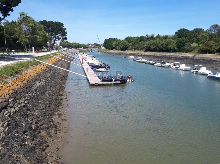 Vannes le port canal to old town city center may23