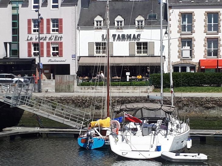 Vannes le Tarmac resto across marina may23