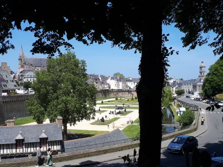 Vannes Parc Garenne to garden remparts view of Cat et St Patern may23